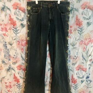 Vintage Magnolia Women's Dark Blue Floral Embroidered Jeans